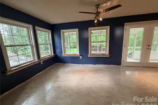 1044 Meadowbrook Ln, Newton, NC 28658 - Photo 9