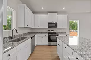 6602 Fairford Dr, Charlotte, NC 28215 - Photo 9