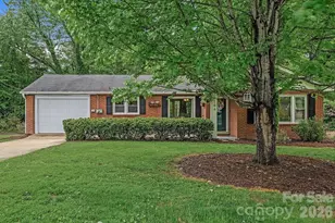 1106 Cherokee Dr, Hendersonville, NC 28739 - Photo 1