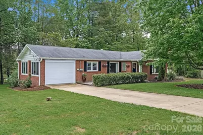 1106 Cherokee Drive, Hendersonville, NC 28739 - Photo 3