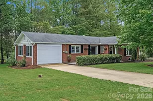 1106 Cherokee Dr, Hendersonville, NC 28739 - Photo 35