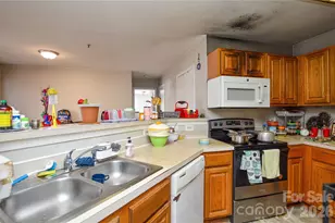 9709 Campus Walk Ln, Charlotte, NC 28262 - Photo 9