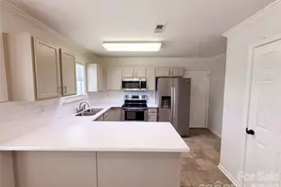 10009 Wild Dogwood Ct, Charlotte, NC 28273 - Photo 11
