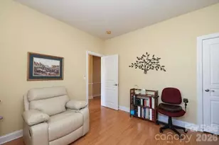 5714 Bradford Lake Ln, Charlotte, NC 28269 - Photo 3