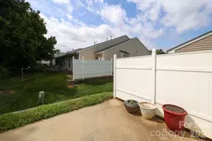 5714 Bradford Lake Ln, Charlotte, NC 28269 - Photo 23