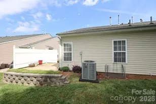 5714 Bradford Lake Ln, Charlotte, NC 28269 - Photo 25