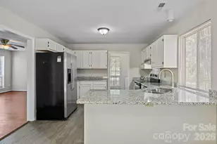 9336 Amy Dr, Charlotte, NC 28213 - Photo 3