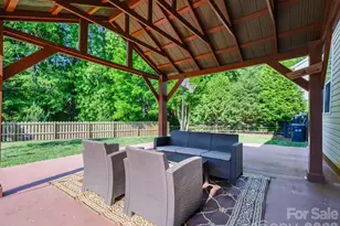 17234 Cambridge Woods Ct, Charlotte, NC 28277 - Photo 3