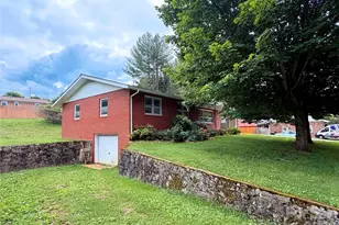 56 Henson Dr, Waynesville, NC 28786 - Photo 23
