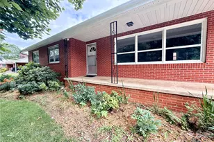 56 Henson Dr, Waynesville, NC 28786 - Photo 3