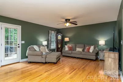1091 Rollingwood Drive, Claremont, NC 28610 - Photo 9
