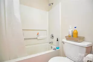 9810 Campus Walk Ln, Charlotte, NC 28262 - Photo 17