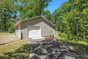 1249 Melvin Hill Rd, Campobello, SC 29322 - Photo 9