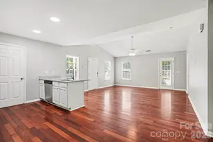 10012 Rockwood Rd, Charlotte, NC 28215 - Photo 5