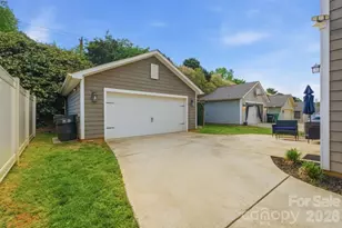 8737 Aspinwall Dr, Charlotte, NC 28216 - Photo 37