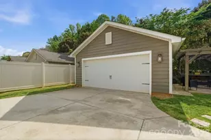 8737 Aspinwall Dr, Charlotte, NC 28216 - Photo 31