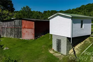 560 Russ Norris Heaton Rd, Elk Park, NC 28622 - Photo 25