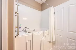 823 Wynnshire Drive, Hickory, NC 28601 - Photo 23