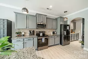 1204 Woodglen Ln, Matthews, NC 28104 - Photo 11