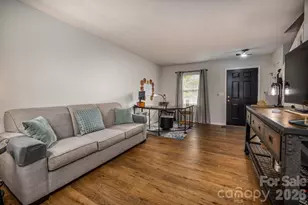 911 21st Ave NE, Hickory, NC 28601 - Photo 7