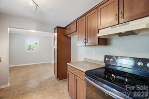6517 Riverine Dr, Charlotte, NC 28216 - Photo 17