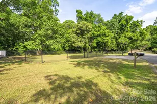 6517 Riverine Dr, Charlotte, NC 28216 - Photo 3