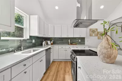 622 W Catawba Avenue, Mount Holly, NC 28120 - Photo 7