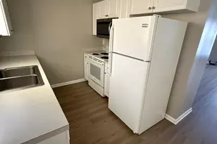 1009 22nd St NE, Hickory, NC 28601 - Photo 3