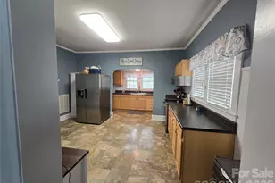 214 E 10th St, Kannapolis, NC 28083 - Photo 9