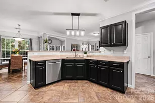 10904 Carver Pond Rd, Charlotte, NC 28269 - Photo 9