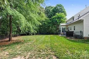 10904 Carver Pond Rd, Charlotte, NC 28269 - Photo 3