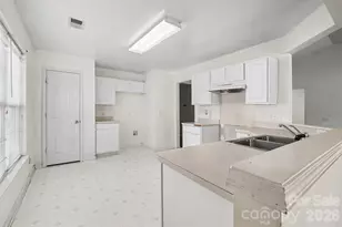 7516 Double Springs Ct, Charlotte, NC 28262 - Photo 15