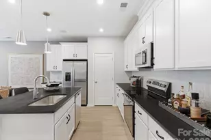 8418 Discovery Ln, Charlotte, NC 28216 - Photo 13