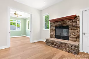 16 Chickadee Ln, Fairview, NC 28730 - Photo 9