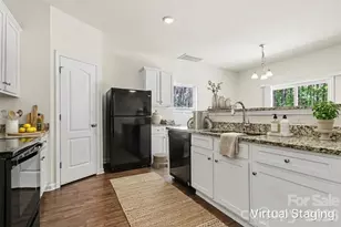 6414 Jerimoth Dr, Charlotte, NC 28215 - Photo 9