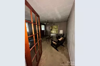 1611 W Fifth Avenue, Gastonia, NC 28052 - Photo 3