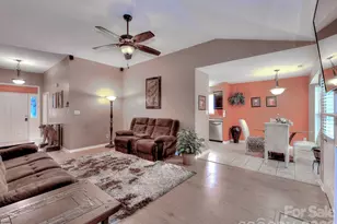 3102 Mintleaf Dr, Charlotte, NC 28269 - Photo 3