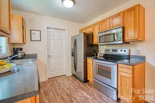 136 Newberry Dr, Fletcher, NC 28732 - Photo 11