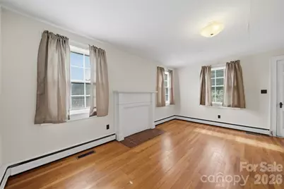 2711 SE 8th Avenue SE, Hickory, NC 28602 - Photo 3