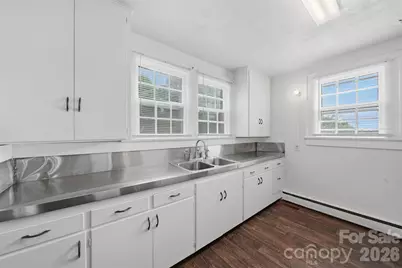 2711 SE 8th Avenue SE, Hickory, NC 28602 - Photo 9