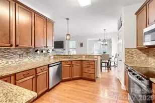 1621 Wilburn Park Ln NW, Charlotte, NC 28269 - Photo 5