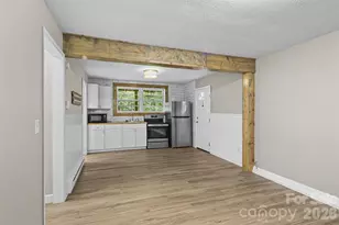 659 Salisbury Rd, Hendersonville, NC 28792 - Photo 9