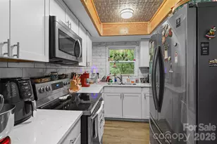 659 Salisbury Rd, Hendersonville, NC 28792 - Photo 5