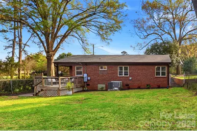 1642 Washington Avenue, Charlotte, NC 28216 - Photo 25