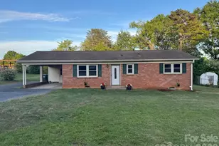 1910 26th St NE, Hickory, NC 28601 - Photo 1