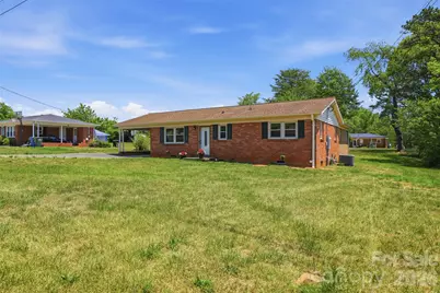 1910 26th Street NE, Hickory, NC 28601 - Photo 3