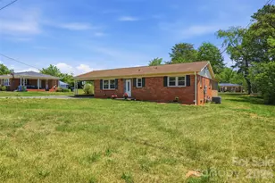1910 26th St NE, Hickory, NC 28601 - Photo 3