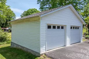 406 Swanson Dr SW, Lenoir, NC 28645 - Photo 3