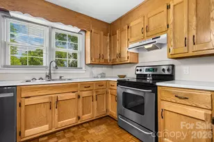 406 Swanson Dr SW, Lenoir, NC 28645 - Photo 9