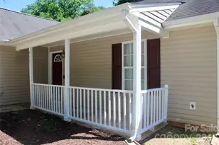 4621 Victory Ln, Charlotte, NC 28269 - Photo 3
